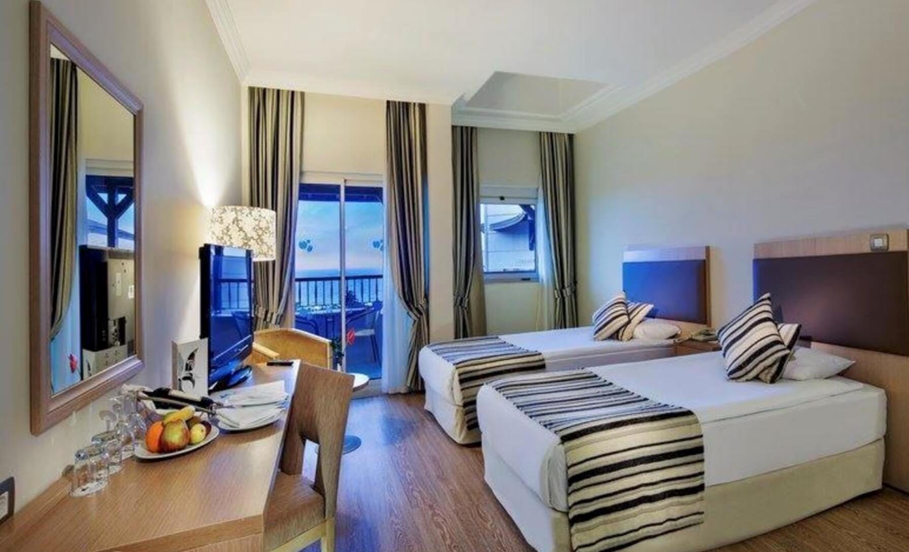 Тур в Кадрие на 7 ночей в отель Crystal Tat Beach Golf Resort & Spa (Турция) с 09.06.18 от 87 774 рублей (Ultimate AL) на двоих